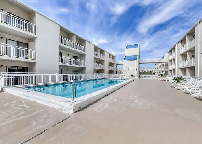 Gulf View With A Full Kitchen Private Balcony Shared Pools & Tennis Court